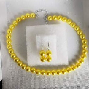 Faux Pearl Gumball Beaded Necklace and Earrings Set in Yellow