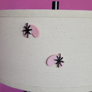 Atomic Kidney Shaped Lampshade Magnet Set in Shimmery Pink and Black
