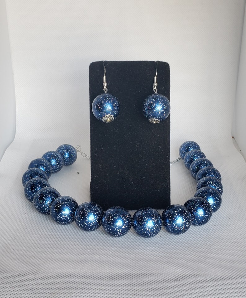 Acrylic and Glitter Gumball Bead Earrings and Necklace Set in Blue