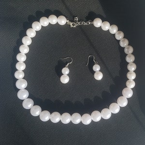 Faux Pearl Retro/Vintage Necklace and Earring Set