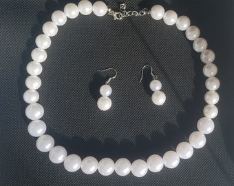 Faux Pearl Retro/Vintage Necklace and Earring Set