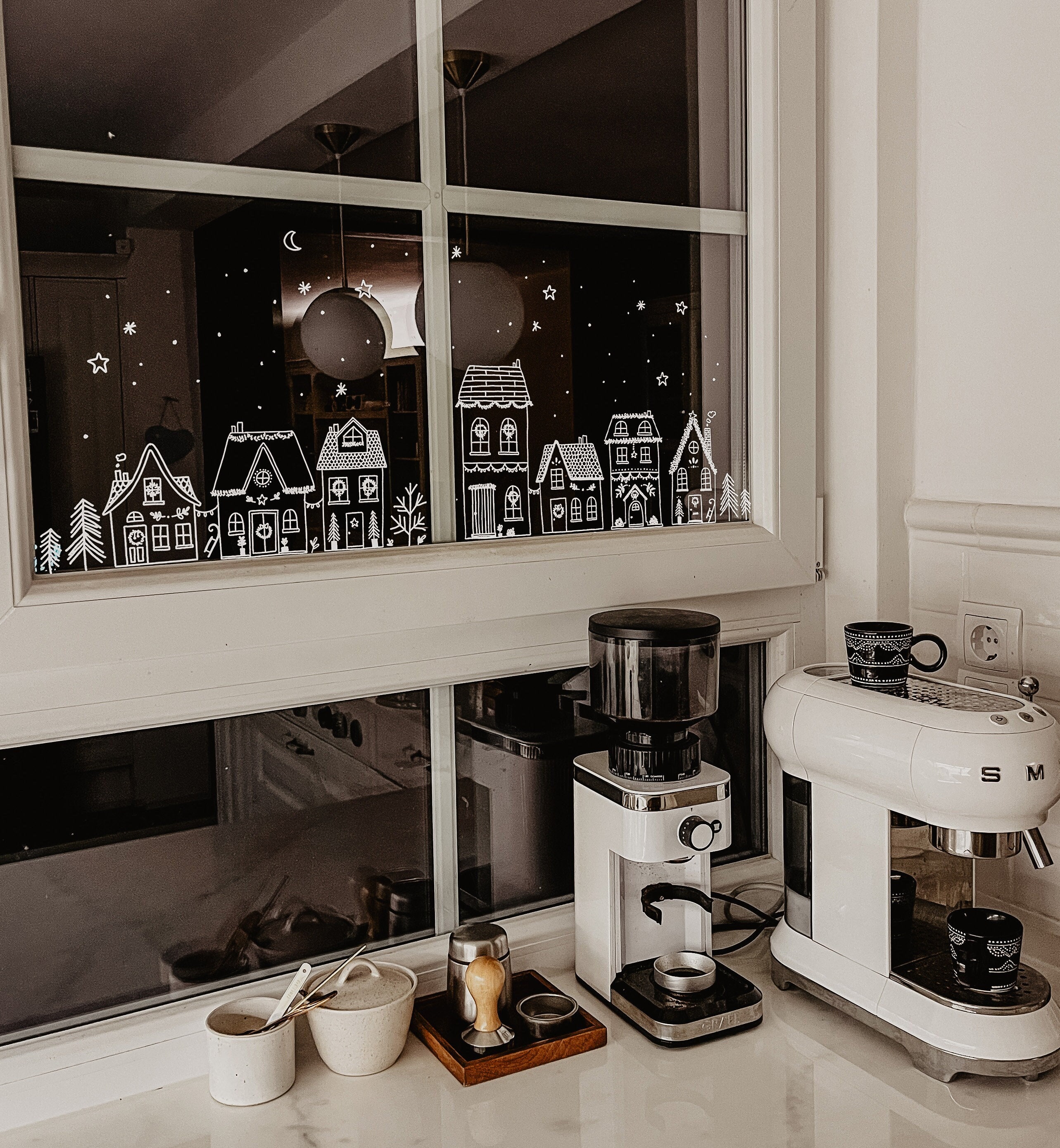Christmas window picture, Christmas decoration window Christmas village winter landscape houses snowflakes stars moon stencil download