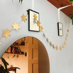 Faixa Estrela Metálica Dourada: Decoração Celestial para Festas, 3 metros