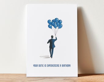Votre petite amie est en train de vivre un anniversaire/une carte d'anniversaire amusante