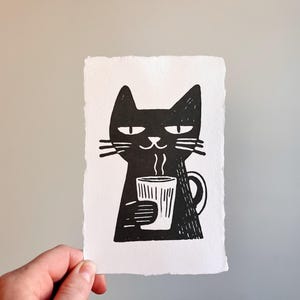 Koffeinkatze/ Kunstdruck auf handgeschöpftem Büttenpapier/ süße koffeinhaltige Katze im Blockprint Stil auf handgeschöpftem Recyclingpapier