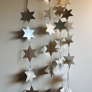 Banner Estrelado Metálico Prateado: Decoração Celestial para Festas, 3 metros