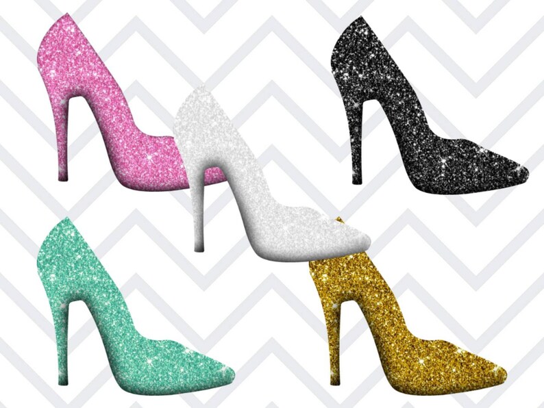 Puede incluir: Cuatro pares de zapatos de tac&oacute;n alto con acabados de purpurina en rosa, blanco, negro y dorado.