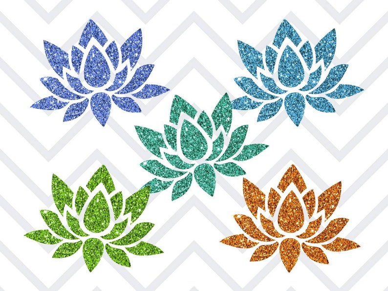 K&ouml;nnte beinhalten: F&uuml;nf glitzernde Lotusblumen-Designs in Blau, T&uuml;rkis, Gr&uuml;n und Gold. Die Blumen sind vor einem wei&szlig;en Hintergrund mit einem grauen Zickzackmuster angeordnet. Diese dekorativen floralen Designs sind ideal f&uuml;r Bastelprojekte.