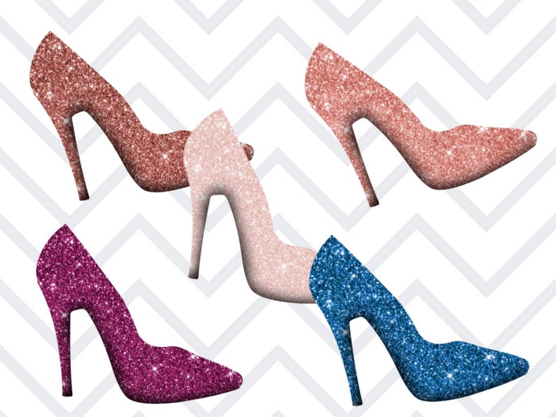 Puede incluir: Cuatro pares de zapatos de tac&oacute;n alto con tejido de purpurina en rosa, oro rosa, azul y morado.
