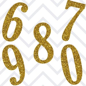 Op de afbeelding: Gouden glittercijfers 6, 7, 8, 9 en 0. De cijfers zijn in een cursief lettertype en zijn in willekeurige volgorde gerangschikt.
