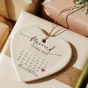 Married Ornament Calendar Gift, Personalized Calendar Ornament Wedding Gift, Custom Wedding Date Anniversary Ornament, Newlywed Gift 2025