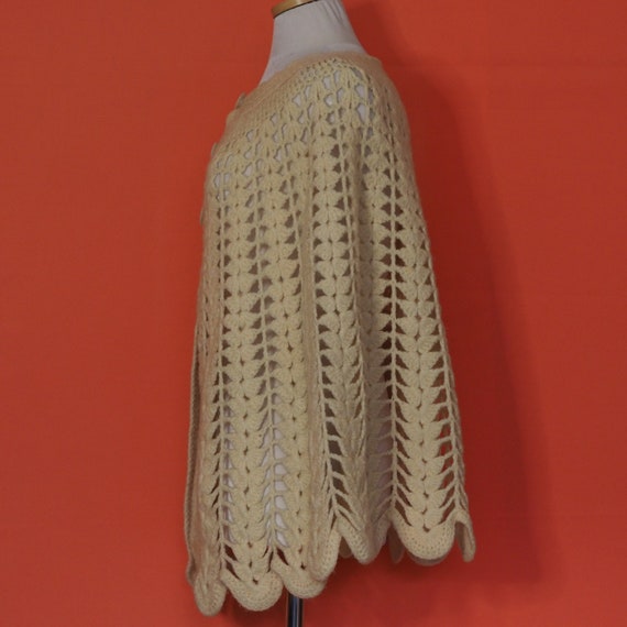 1960s Handmade Crochet Shawl - image 2