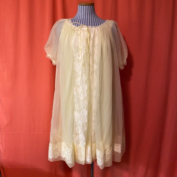 1950s Miss Elaine Buttercup Yellow Sleep Set