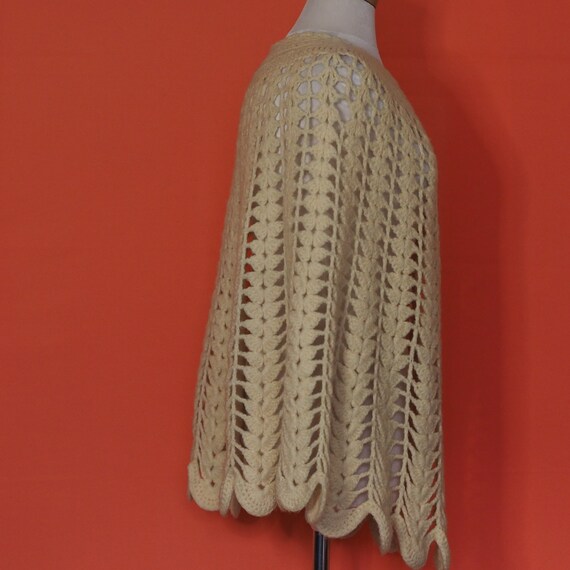 1960s Handmade Crochet Shawl - image 4