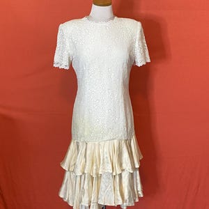 Vestido de encaje de Oscar de la Renta de los años 80