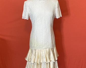 1980s Oscar de la Renta Lace Gown