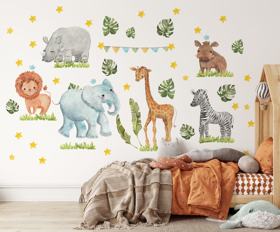 Adesivi Da Parete Animali Della Giungla – Giraffa, Elefante, Zebra, Leone, Foglie Verdi, 90x40 Cm, Per Cameretta Bambini