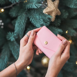 Bonita billetera rosa, billetera personalizada, billetera minimalista, porta pasaporte, billetera de bolsillo, billetera pequeña para mujer, billetera triple personalizada.