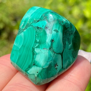 Large Malachite Tumbled Stone: Green Banded Crystal (1.07-2 oz)