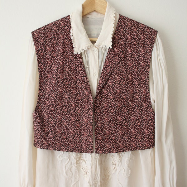 Knit Floral Tassel Vest