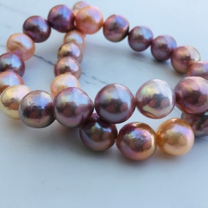 Filo di perle Edison color arcobaleno naturale da 10-12 mm, perle di perle Edison naturali con colore metallico naturale, filo di perle semi-barocche.BXJ001