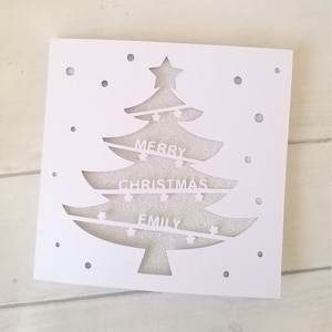 Tarjeta navideña personalizada en plata Tarjeta única hecha a mano con forma de árbol de Navidad
