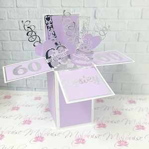 Biglietto personalizzato per il 60° compleanno, biglietto pop-up color lavanda per il 60° compleanno in una scatola, biglietto d'auguri unico