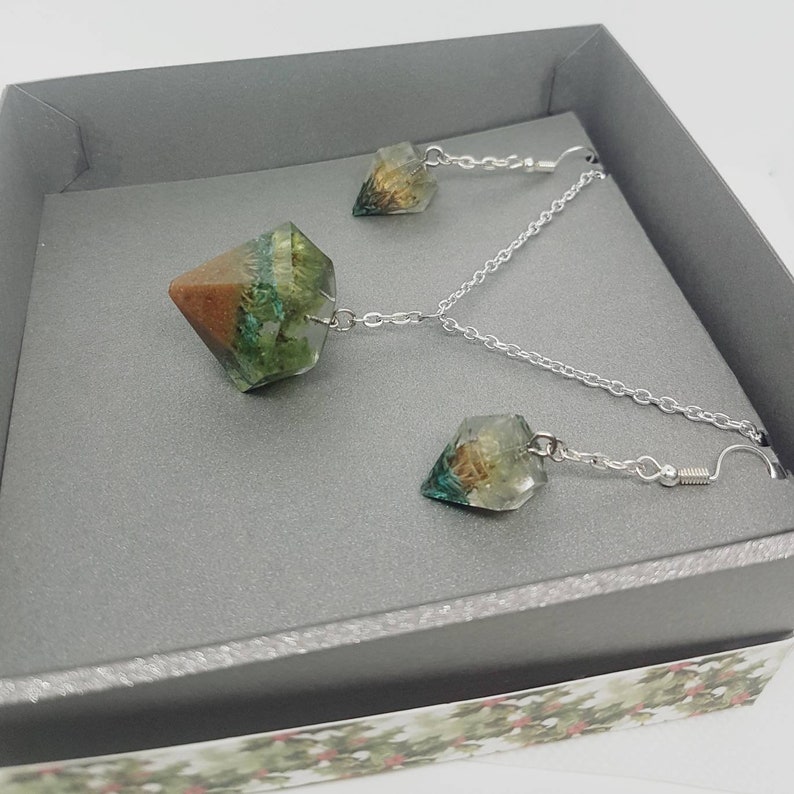 Real flowers in resin gems jewellery set