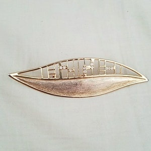 JJ Designs Leaf-Shaped Pin – Gold Tone with Cubic Zirconia – Vintage Style Jewelry
