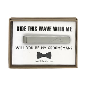 Regalos padrinos, Wave Tie Bar con tarjeta - Montar esta ola conmigo, apuestas regalo hombre, regalos padrinos, boda tema de playa, boda de destino