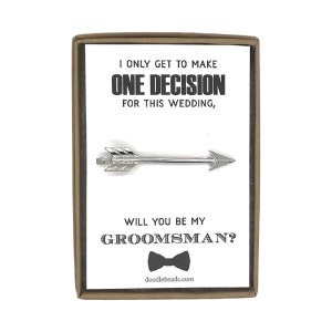 Propuesta de padrino, silver o Gold Arrow Tie Bar con tarjeta, sólo puedo tomar una decisión para esta boda- ¿Serás mi padrino?