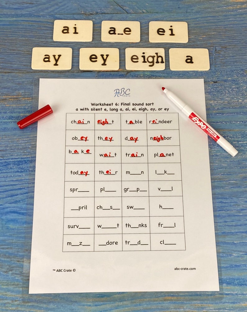 Puede incluir: Una hoja de trabajo con las palabras "chain", "eight", "table", "reindeer", "obey", "they", "day", "neighbor", "bake", "wait", "train", "planet", "today", "their", "m_n", "Ik", "spr", "pl", "gr_p", "vl", "_pril", "ch_s", "sw", "h", "surv", "w_t", "th_nks", "frl", "m_z", "_dore", "tr_d", "cl_" escritas en ella. La hoja de trabajo est&aacute; dise&ntilde;ada para ayudar a los ni&ntilde;os a aprender sobre los sonidos finales en las palabras.