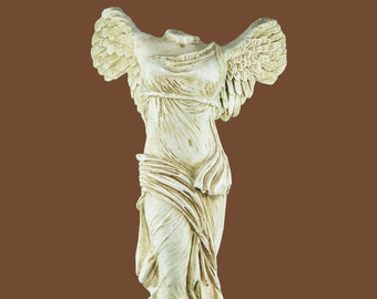サモトラケのニケ ギリシャの女神 翼のある勝利の女神像 高品質博物館