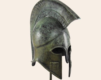 古代ギリシャのスパルタ戦士のヘルメット 蛇行紋章付き