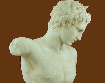 Standbeeld marathonjongen oud-Grieks Efebe van Marathon Oud-Grieks beeldhouwwerk Gips gegoten Museum reproductie Praxiteles meesterwerk jeugd