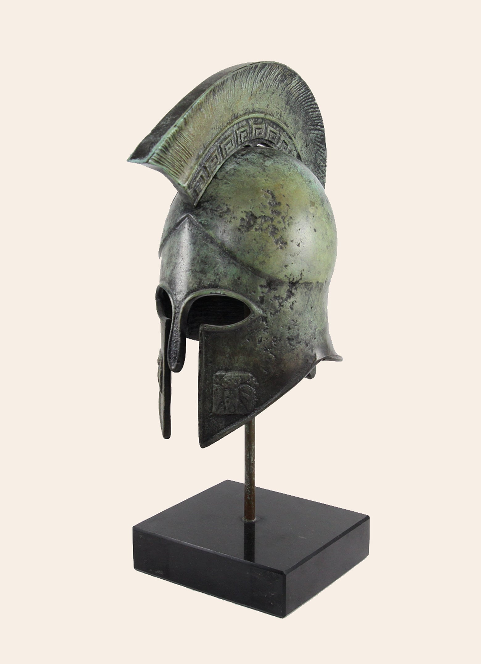 古代ギリシャのスパルタ戦士のヘルメット、蛇行紋付きヘルメット