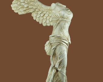 サモトラケのニケ ギリシャの女神 翼のある勝利の女神像 高品質博物館