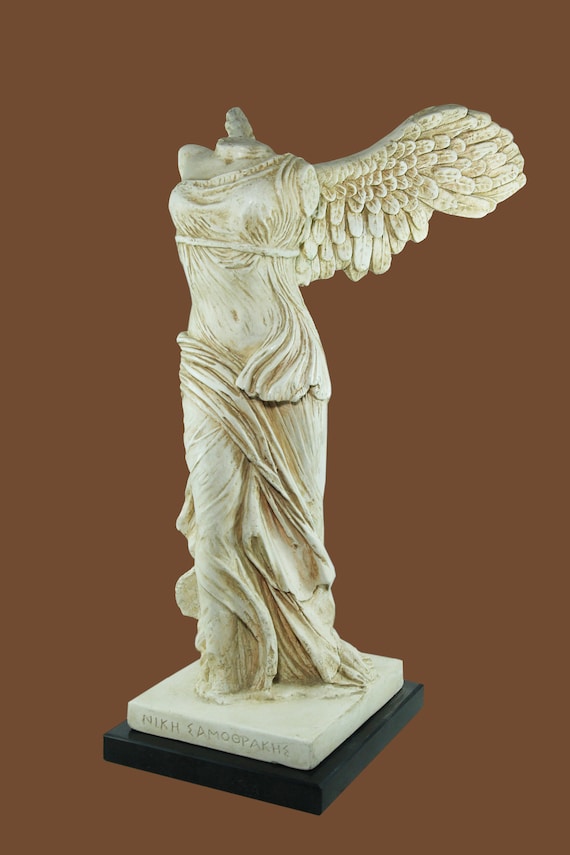 サモトラケのニケ ギリシャの女神 翼のある勝利の女神像 高品質博物館