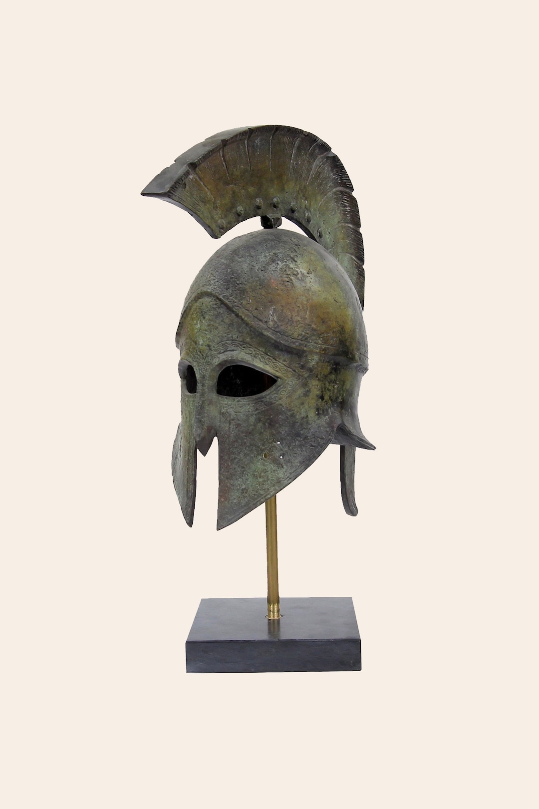 ギリシャのスパルタの重装歩兵のヘルメット 鼻が閉じている 古代