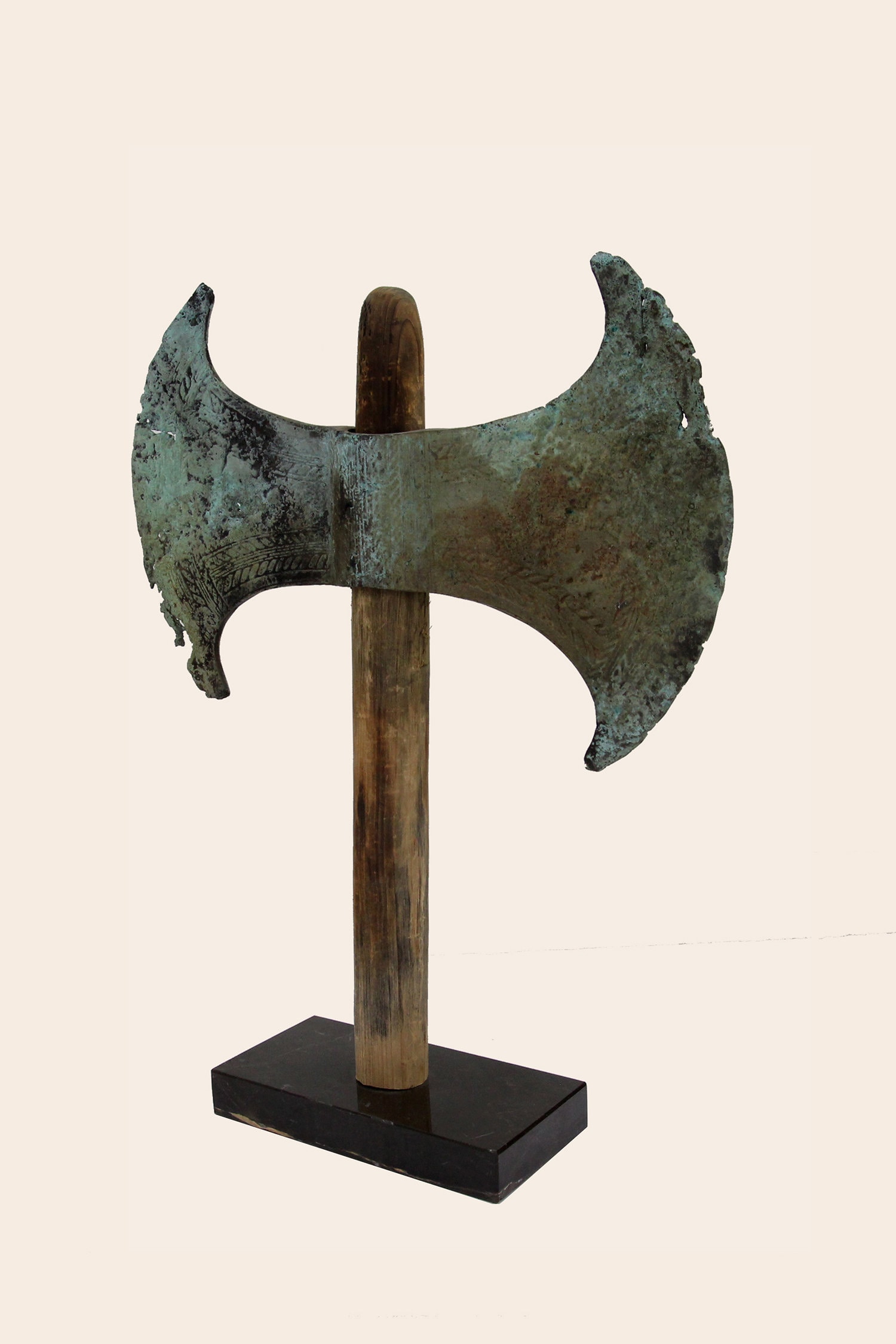 戦斧ラブリュス、木製の柄クレタ島ギリシャミノア文明の武器、青銅製の