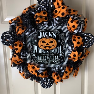 Halloween Pumpkin Patch Wreath: Farmhouse Skull Decor