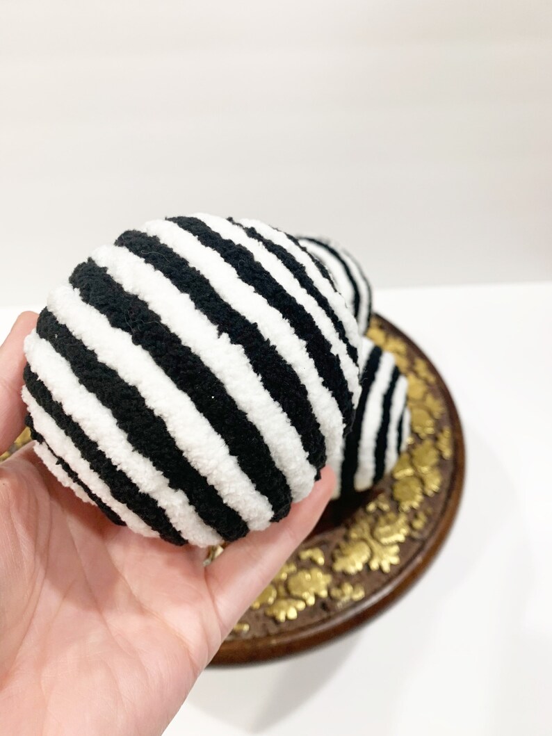 Black and White Decorative Yarn Ornament Balls Wreath Etsy