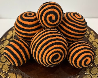 Halloween Orange and Black Decorative Yarn Ornament Balls, Wreath Attachment, Halloween Decor, Halloween Bowl Fillers, Tiered Tray, Orbs