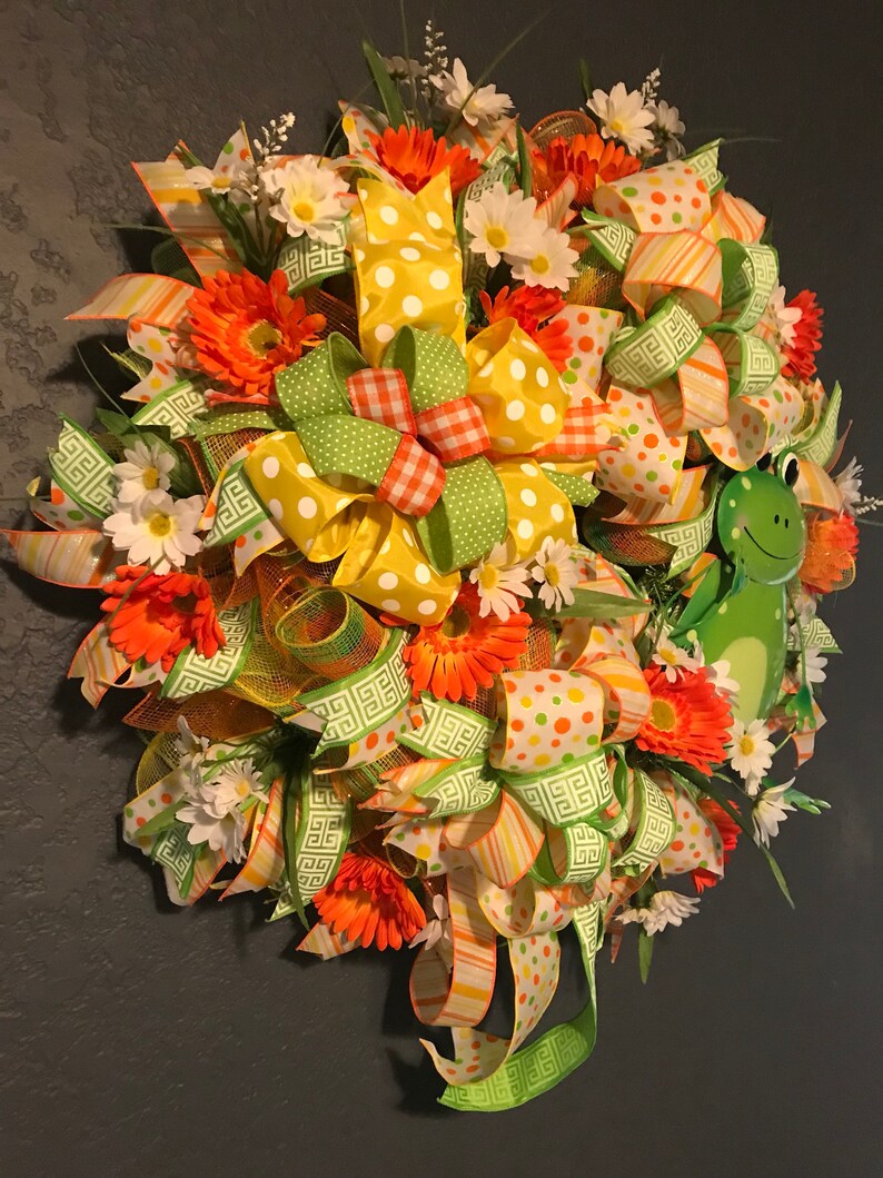 Cute frog wreath Bright and Cheerful Decor Daisy Wreath Etsy