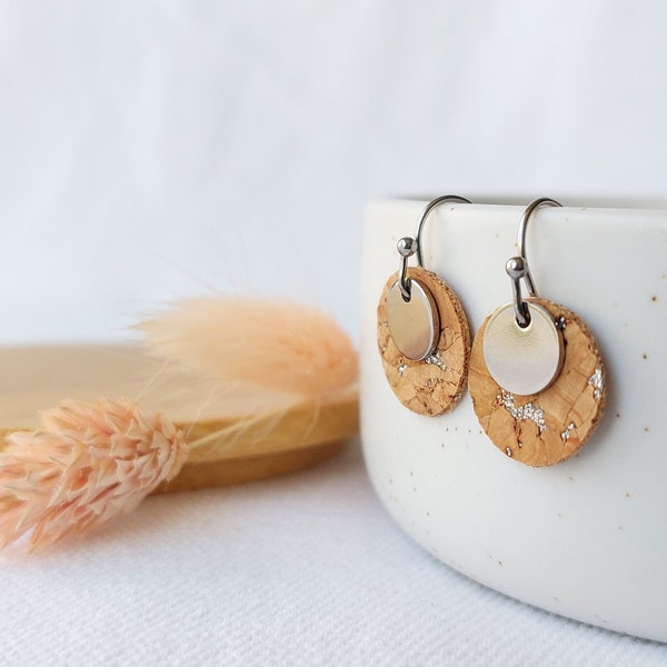 Kurk oorbellen ‘Disc’ | cork earrings | boho chic oorbellen | boho chic earrings | stainless steel | roestvrij staal