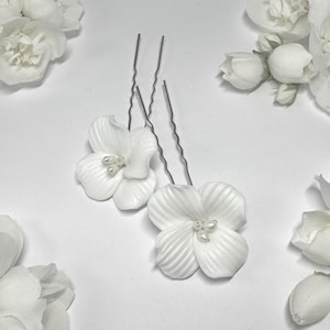 Weiße Porzellan Blume und Süßwasserperlen Haarnadel, Braut Haarnadeln, Hochzeit Haarnadeln, weiße Blume Haarteil, Braut Kopfschmuck
