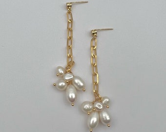 Chain and Pearl Dangle Earrings | Pearl Earrings | Gold Chain Earrings | Baroque pearl earrings | Chain and Pearl earrings