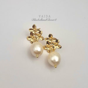 14K Gold Fill Pearl Drop Flower Earrings , Baroque Pearl Earrings, Large Pearl Drop Earrings, Hydrangea earrings, Pearl flower earrings