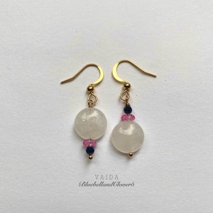 Orecchini asimmetrici in oro con pietra di quarzo, topazio rosa e zaffiro blu / Orecchini asimmetrici con pietre preziose / Orecchini con pietra rosa