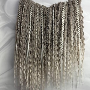 Grijze dreadlocks blonde vlechten gekrulde punten Boho DE synthetische haarextensies
